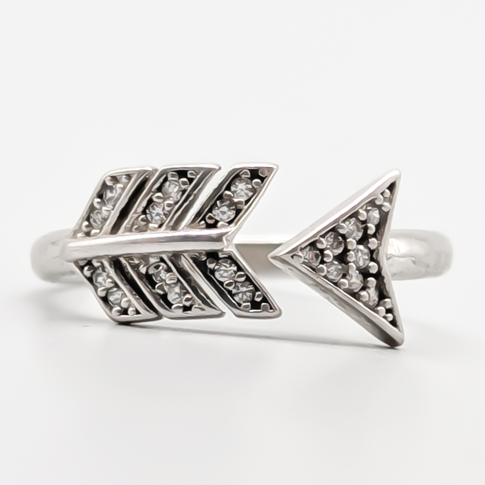 Ring i Silver med Vita Stenar S925 1.64g 17.25mm