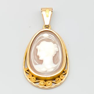 Hänge i Guld med Kamé 18K 3.38g 27mm