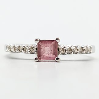Diamantring i Vitguld med Rosa Turmalin 18K 1.85g 16.25mm