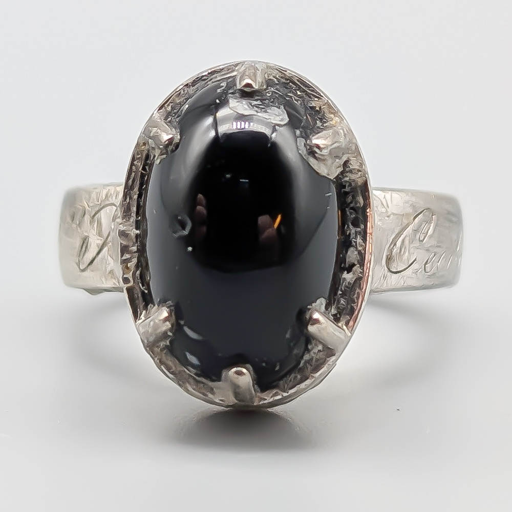 Ring i Silver med Svart Sten S925 11.41g 16mm