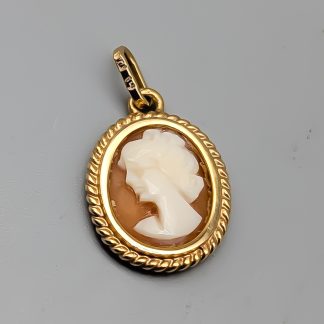 Hänge i Guld med Kamé 18K 1.78g 18mm