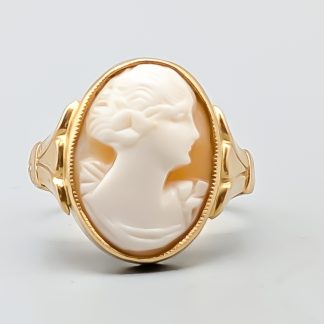 Ring i Guld med Kamé 18K 3.21g 15.75mm
