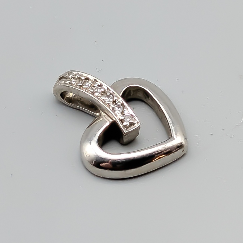 Hänge i Silver Hjärta med Vita Stenar S925 2.41g 12mm