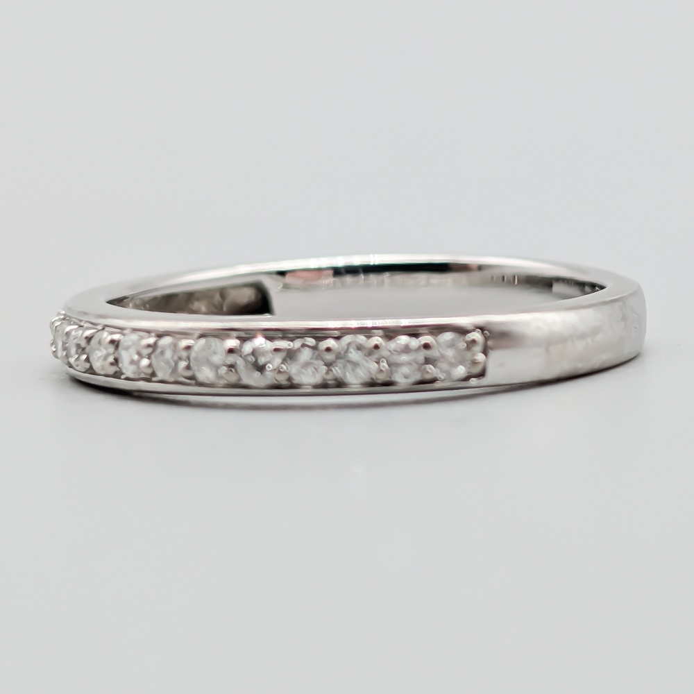 Alliansring i vitt guld med diamanter-2