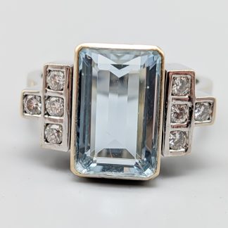 Cocktailring i Guld med Diamanter och Akvamarin-1