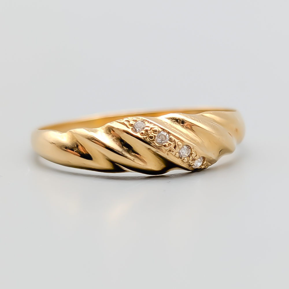 Ring i Guld med Vita Stenar 18K 1.57g 17.75mm