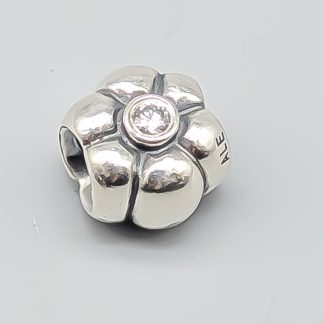 Pandora Berlock i Silver Blomma med Vita Stenar S925 3.55g 10mm