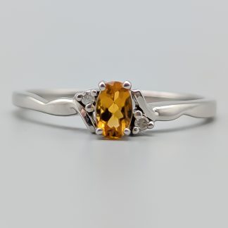 Ring i Vitguld med Gul Sten 10K 1.43g 17mm