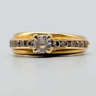 Ring i Guld med Vita Stenar 18K 1.29g 16.25mm