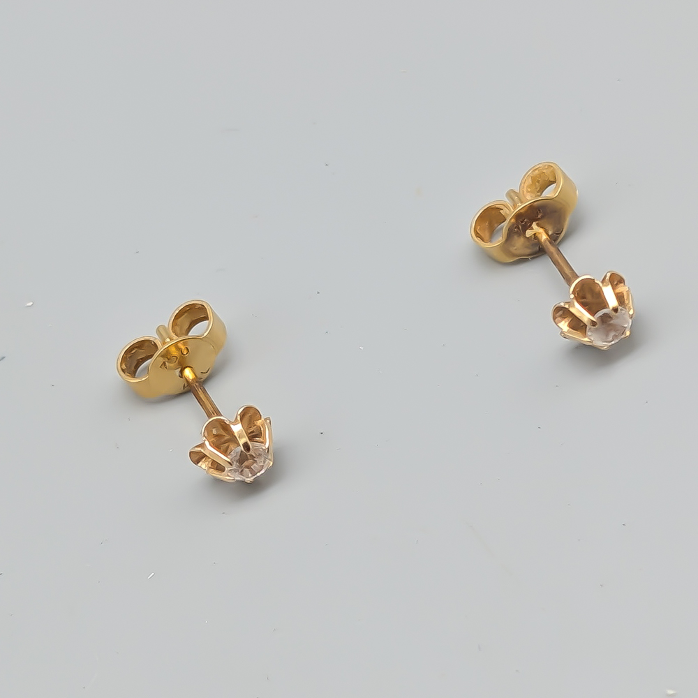 Örhängen i Guld med Vita Stenar 18K 1.02g 6mm - Bild 2