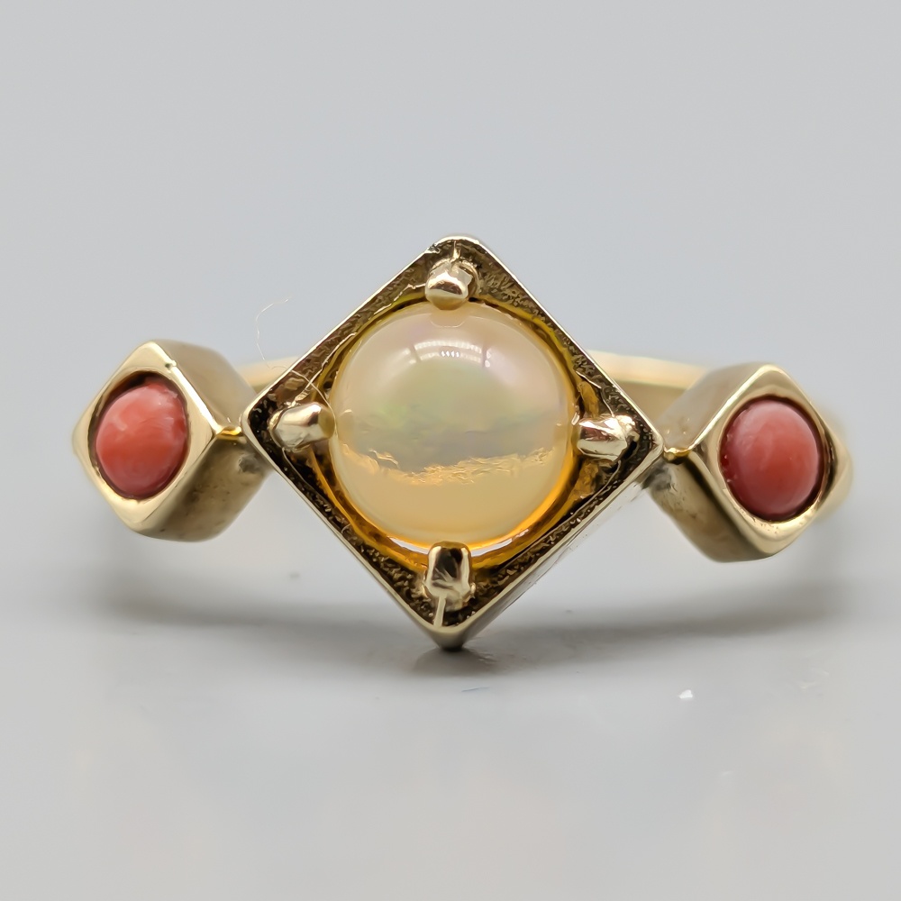 Ring i Guld med Opal och Koraller-3