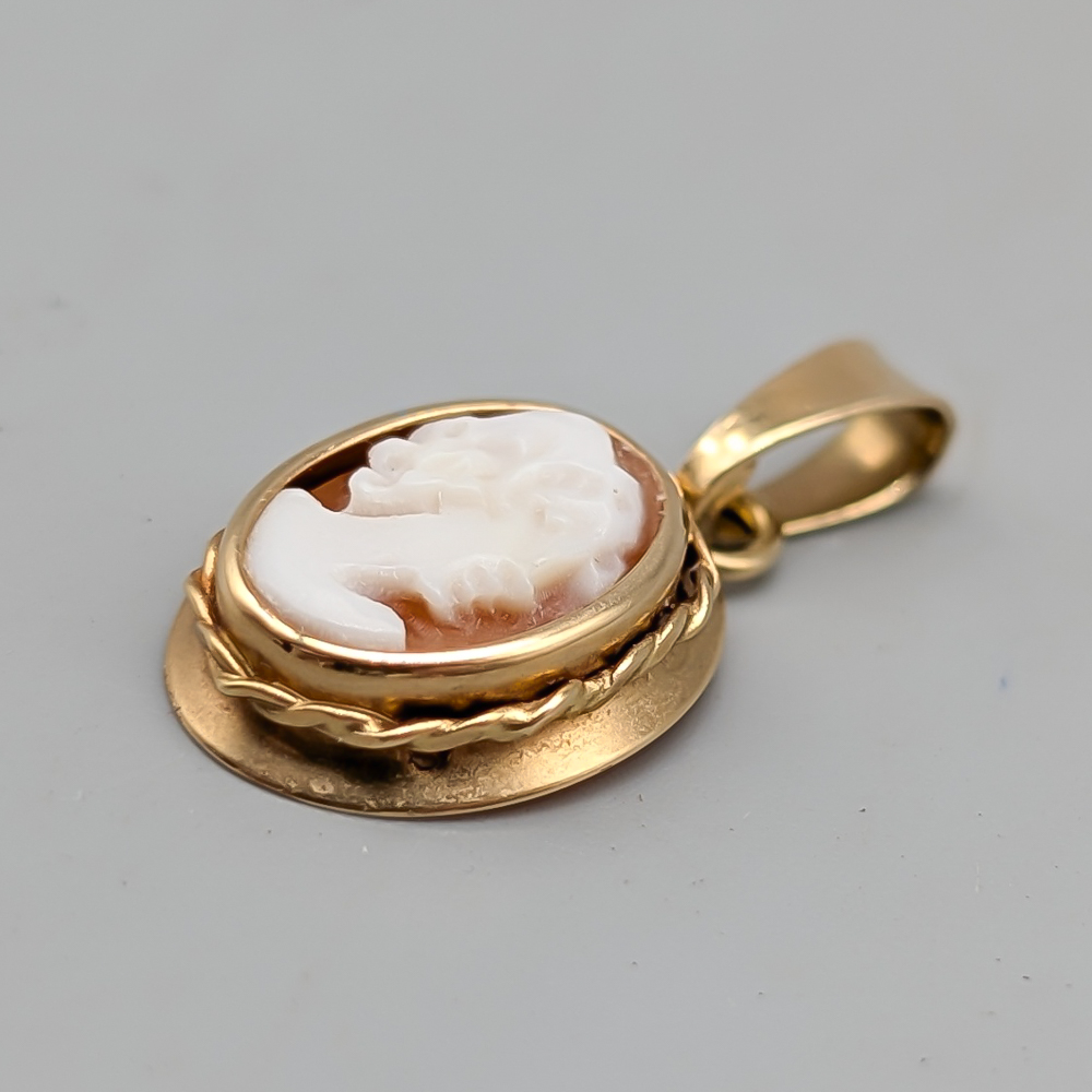 Hänge i Guld med Kamé 18K 1.06g 13mm - Bild 2