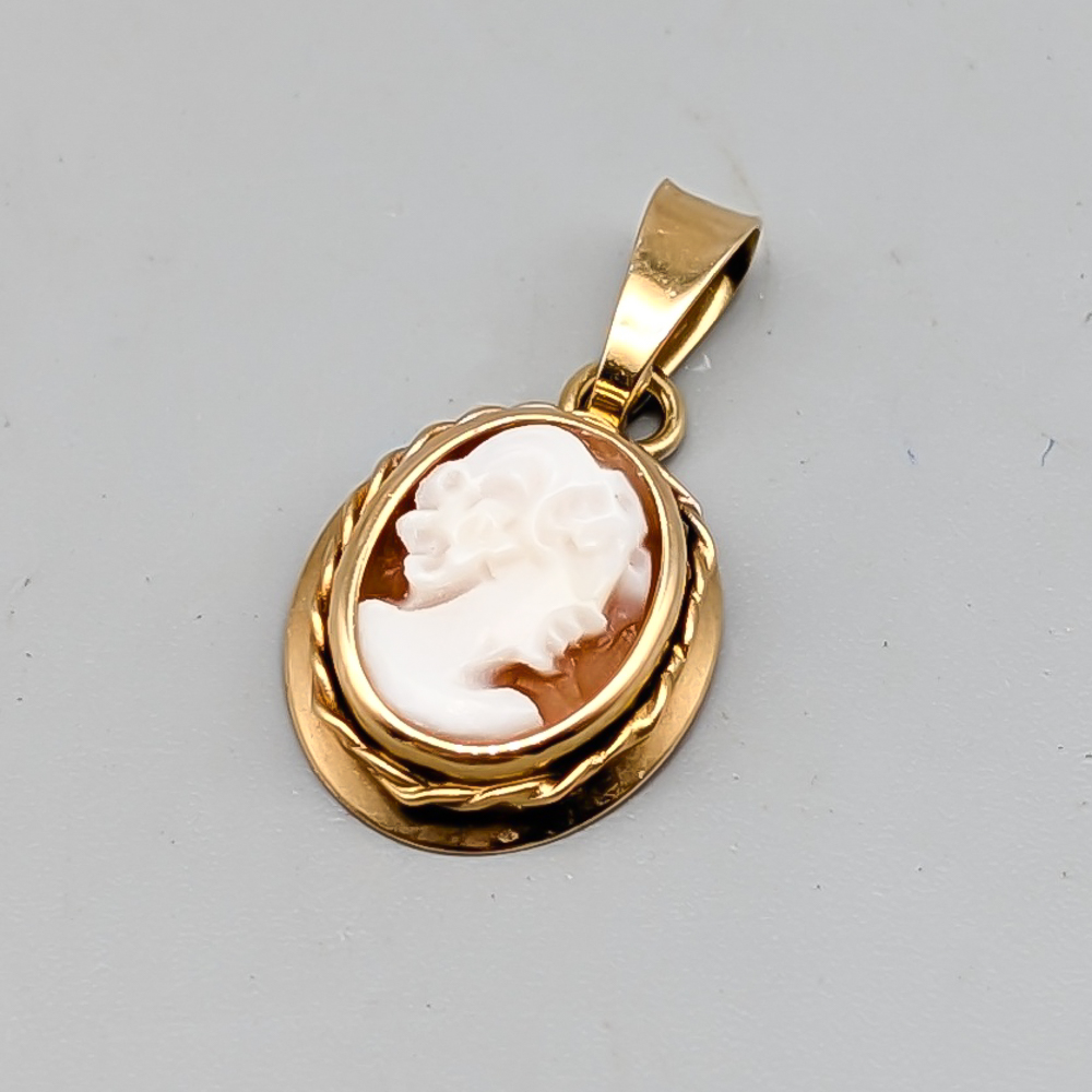 Hänge i Guld med Kamé 18K 1.06g 13mm