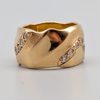 Ring i Guld med Vita Stenar 18K 13.31g 17mm