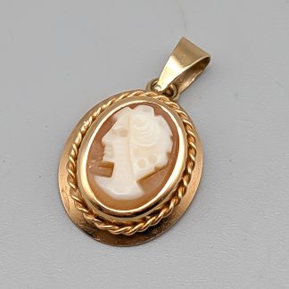 Hänge i Guld med Kamé 18K 0.94g 15mm