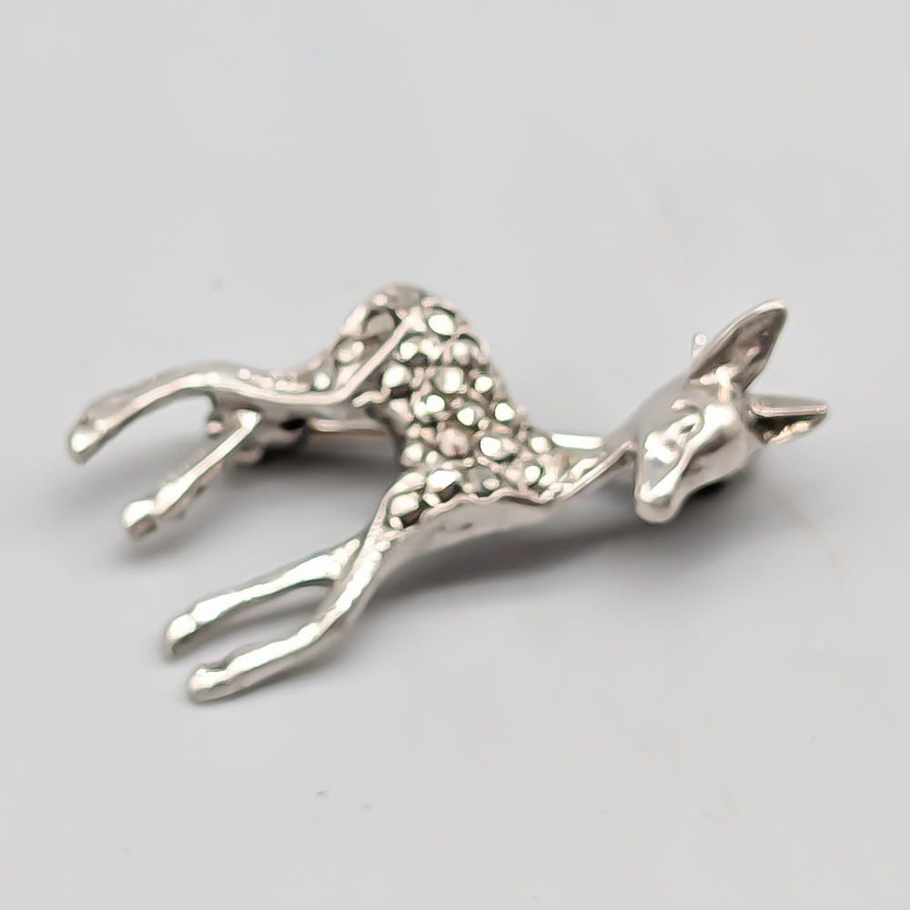 Brosch i Silver med Markasiter Bambi S830 2.41g 25mm