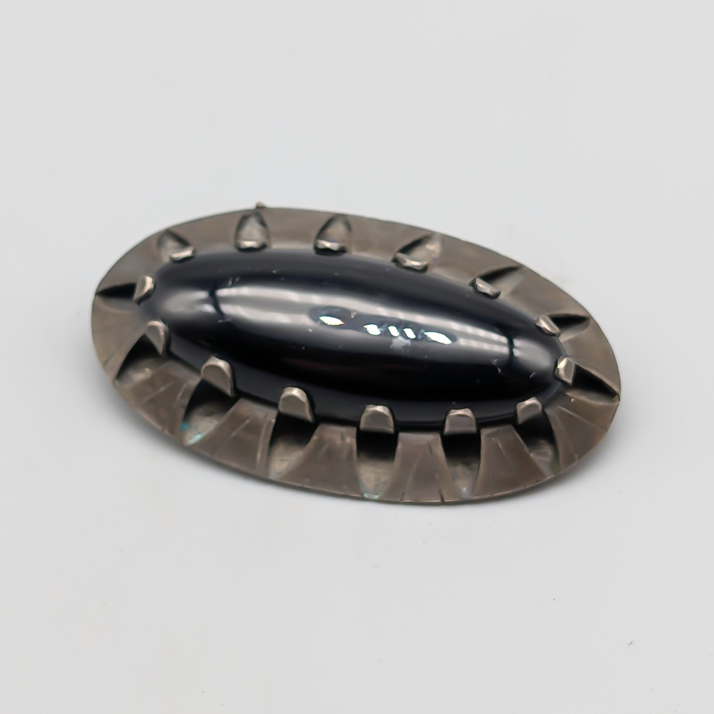Brosch i Silver med Svart Sten S830 12.12g 26mm
