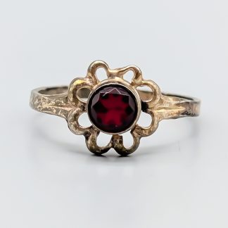Ring i Silver med Röd Sten S830 1.13g 16.25mm