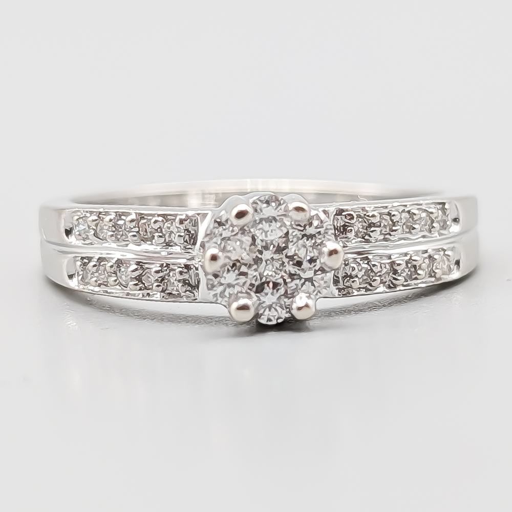 Diamantring i Vitguld-1