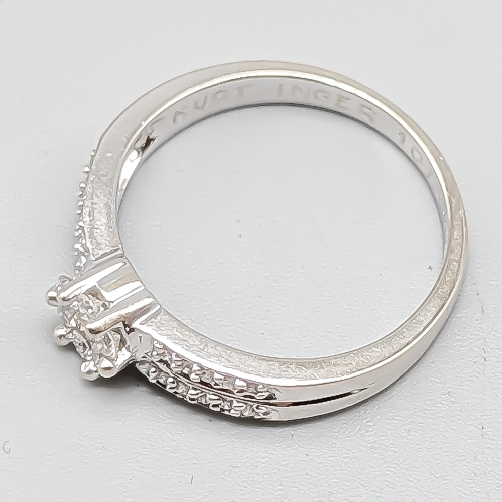 Diamantring i Vitguld-0