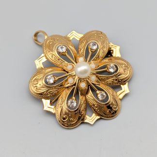 Brosch i Guld med Odlad Pärla och Vita Stenar 18K 8.34g 35mm