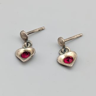 Örhängen i Silver med Röda Stenar S830 0.8g 13mm