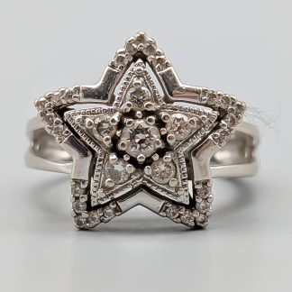 Diamantring i Vitguld Stjärna 14K 6.79g 17.25mm