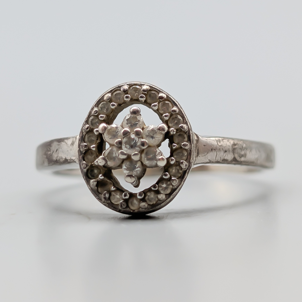 Ring i Silver med Vita Stenar S925 2.24g 17mm