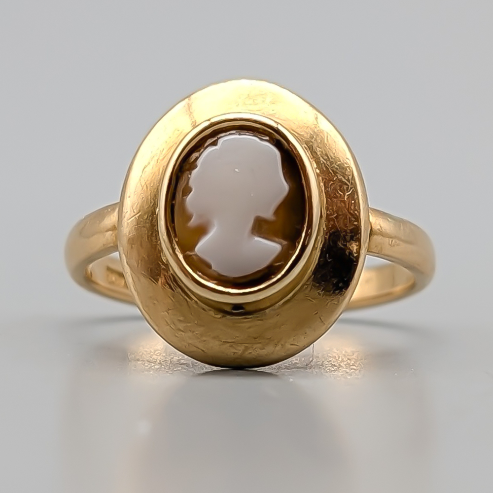 Ring i Guld med Kamé 18K 3.66g 16.5mm