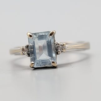 Diamantring i Vitguld med Akvamarin 18K 3.67g 18mm