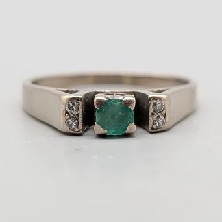 Diamantring i Vitguld med Smaragd 18K 3.16g 17mm
