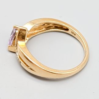 Diamantring i Guld med Lila Sten-1
