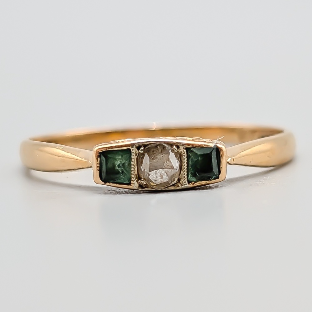 Ring i Guld med Rosenslipad Diamant och Smaragder 18K 1.52g 17.75mm
