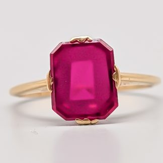 Ring i Guld med Röd Sten 18K 2.75g 18mm