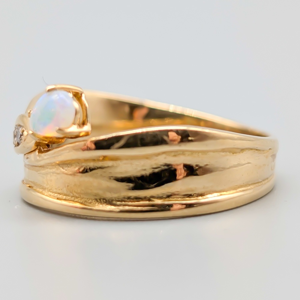 Diamantring i Guld med Opal-2