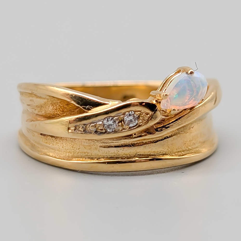 Diamantring i Guld med Opal-3