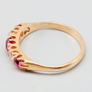 Ring i Guld med Vita och Röda Stenar-0