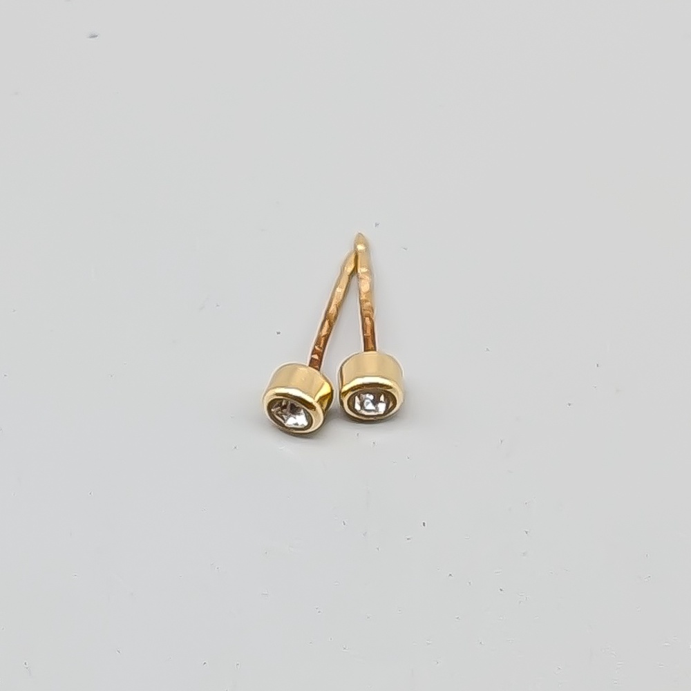 Örhängen i Guld med Vita Stenar 18K 0.44g 4mm - Bild 2