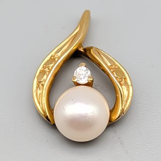 Hänge i Guld med Odlad Pärla och Vit Sten 18K 1.88g 18mm