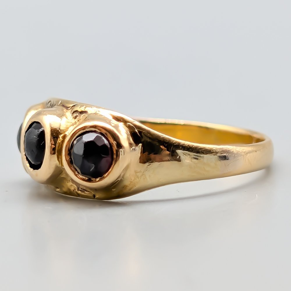 Ring i Guld med Granater-2