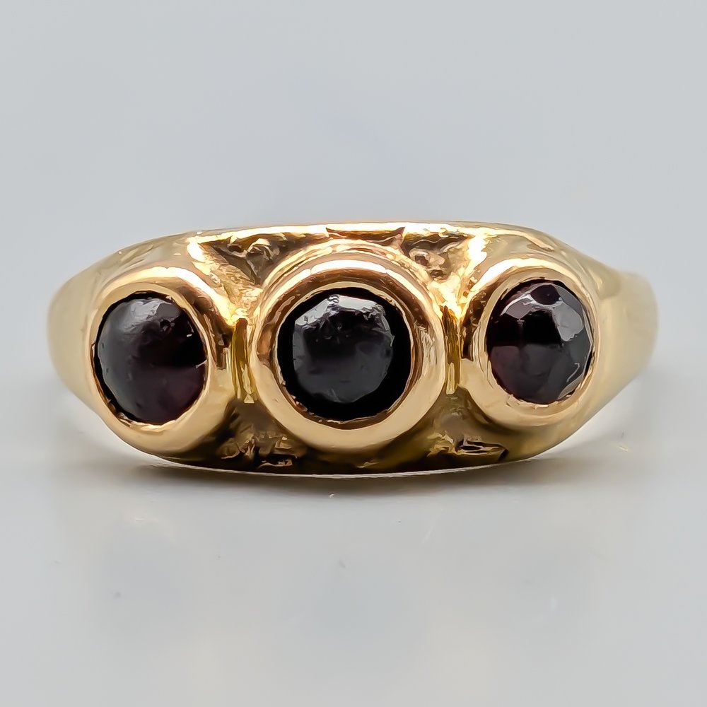 Ring i Guld med Granater-1