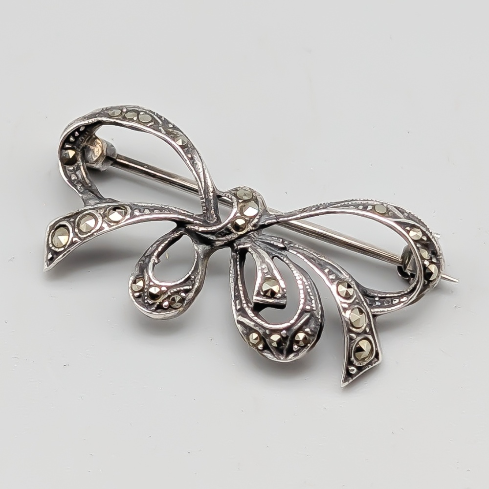 Brosch i Silver Rosett med Markasiter S830 3.28g 31mm