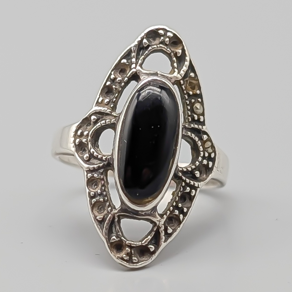 Ring i Silver med Svart Sten och Markasiter S830 3.07g 15.5mm