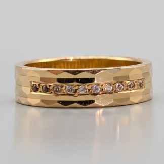 Ring i Guld med Vita Stenar-1