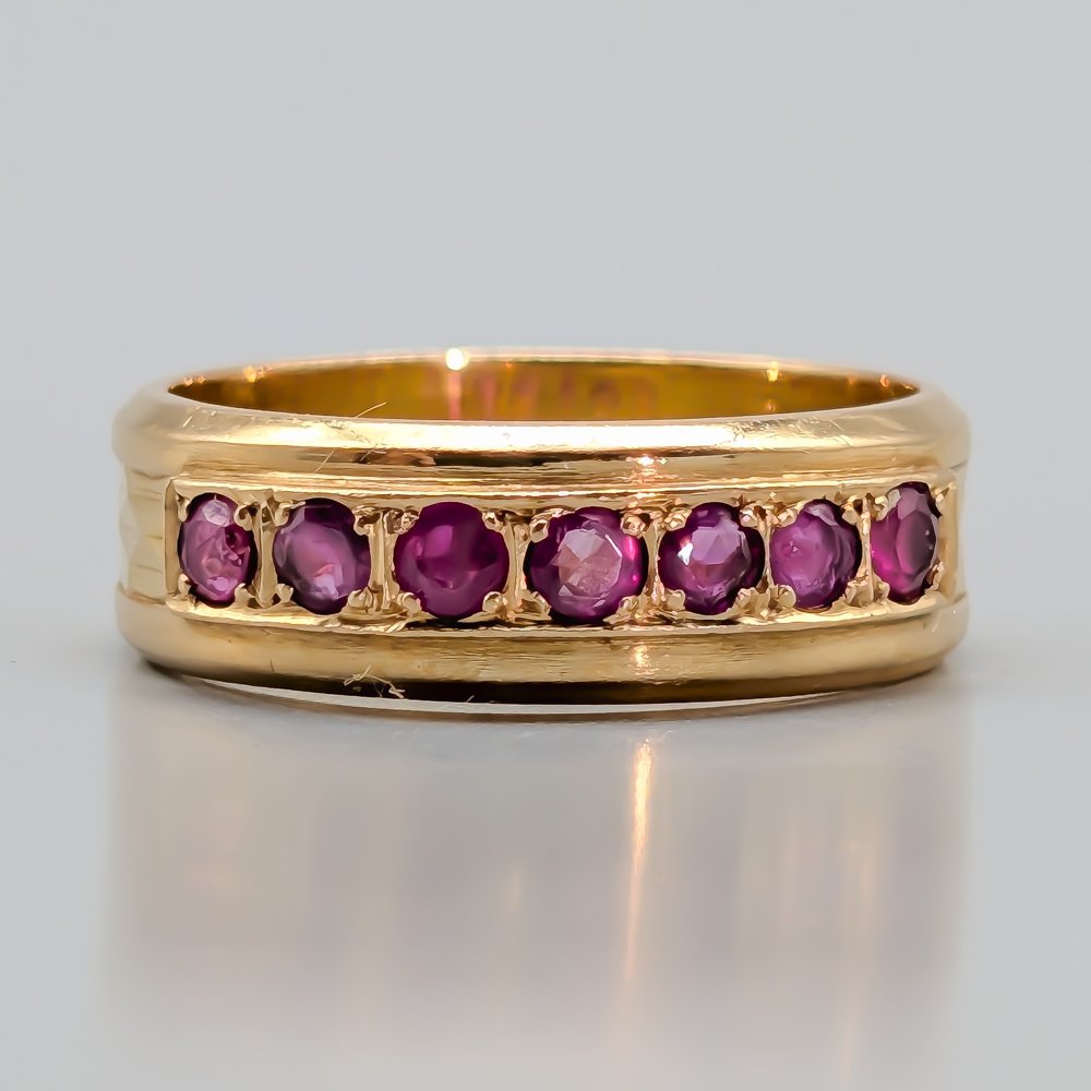 Ring i Guld med Röda Stenar-2