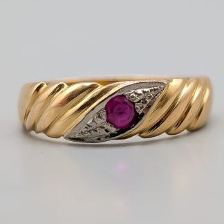 Ring i Flerfärgat Guld med Röd Sten 18K 4.02g 18.5mm
