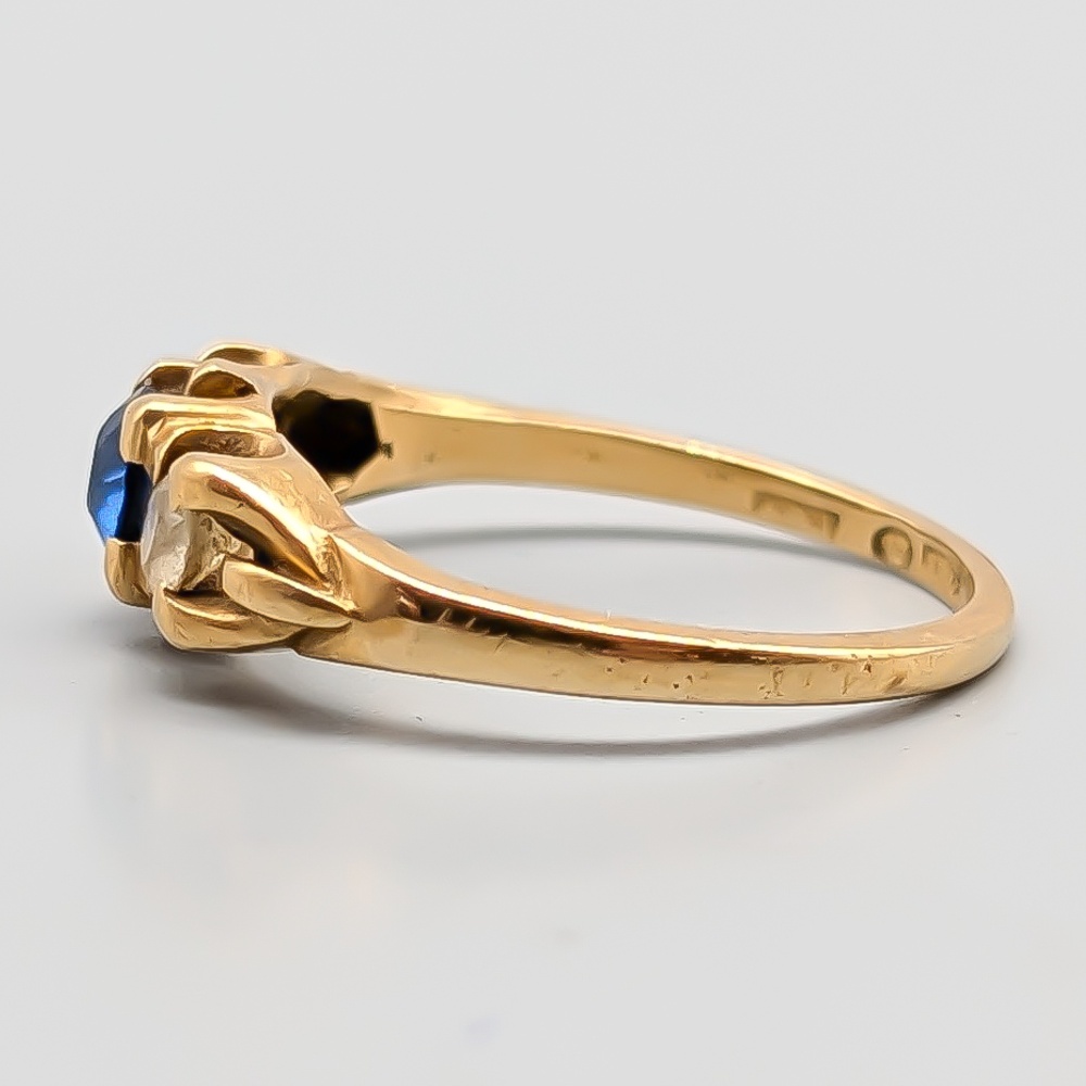 Ring i Guld med Blå och Vita Stenar 18K 3.07g 17.5mm - Bild 2