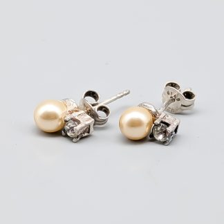 Örhängen i Silver med Fauxpärlor och Vita Stenar S830 1.21g 8mm