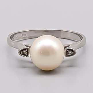 Diamantring i Vitguld med Odlad Pärla 18K 2.56g 18mm