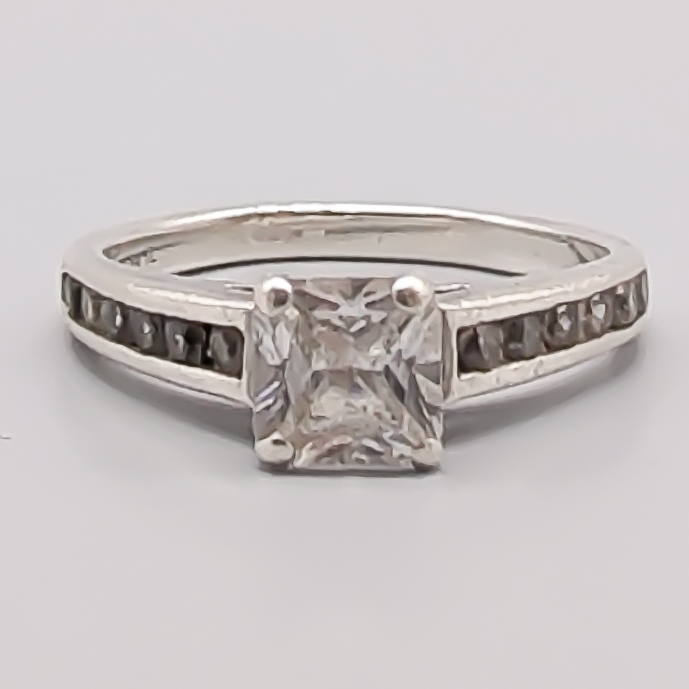 Ring i Silver med Vita Stenar S925 3.44g 17.75mm